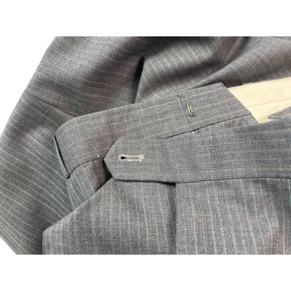 Mens Gray Pinstripe Two-Piece Suit 100% Wool Classic Fit Jacket & Pants Size 44L - Picture 13 of 16